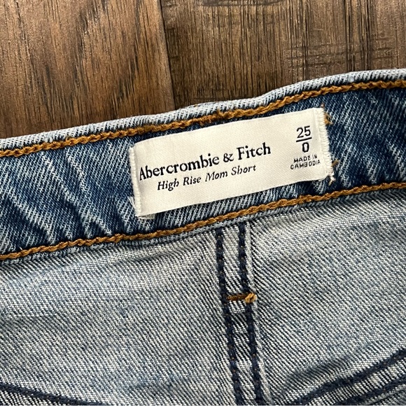 Abercrombie & Fitch High Rise Mom Jean Shorts - Picture 4 of 7